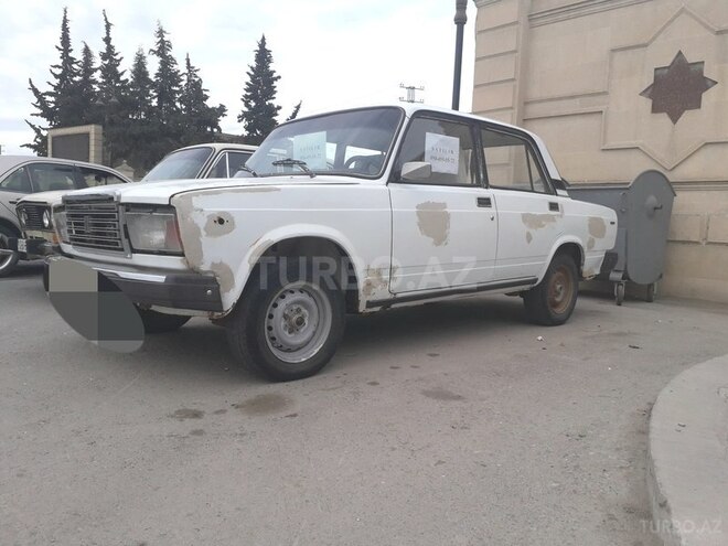 LADA (VAZ) 2107 2003, 80,000 km - 1.6 l - Salyan