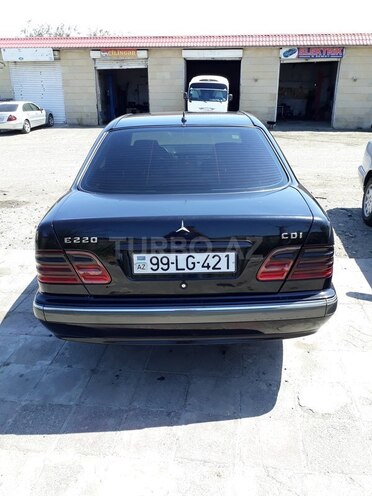 Mercedes E 220 2000, 330,000 km - 2.2 l - Sumqayıt