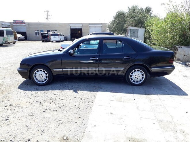 Mercedes E 220 2000, 330,000 km - 2.2 l - Sumqayıt