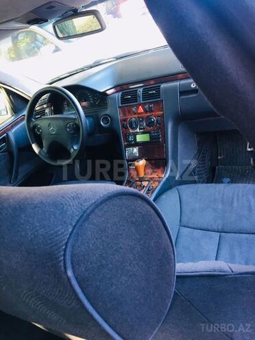Mercedes E 220 1999, 330,000 km - 2.2 л - Bakı