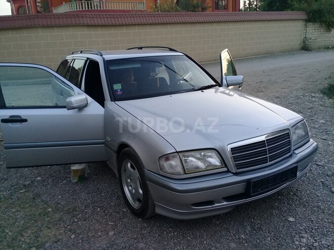 Mercedes C 220 2000, 380,000 km - 2.2 l - Ağcabədi