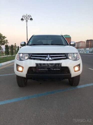 Mitsubishi L200 2014, 165,000 km - 2.7 l - Bakı