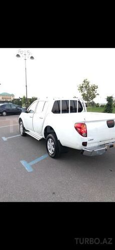 Mitsubishi L200 2014, 165,000 km - 2.7 l - Bakı