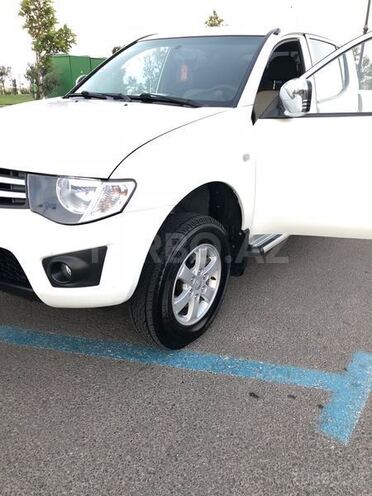 Mitsubishi L200 2014, 165,000 km - 2.7 l - Bakı