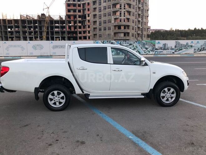 Mitsubishi L200 2014, 165,000 km - 2.7 l - Bakı