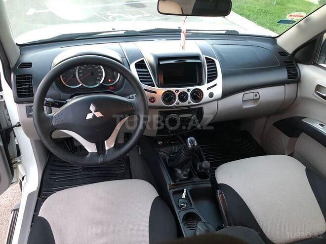 Mitsubishi L200 2014, 165,000 km - 2.7 l - Bakı