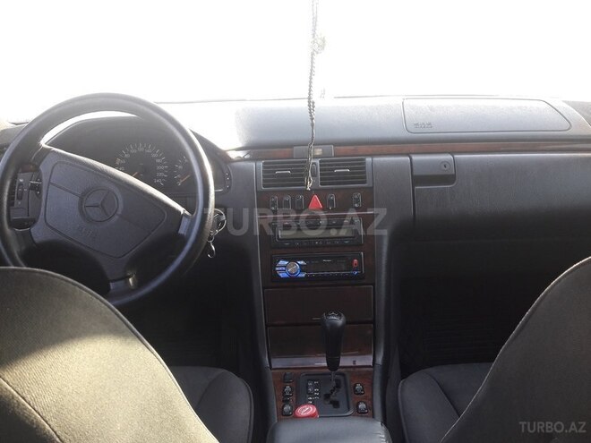 Mercedes E 240 1999, 336,100 km - 2.4 л - Bakı