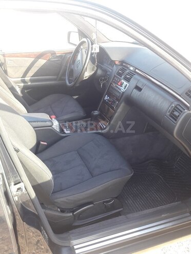 Mercedes E 240 1999, 336,100 km - 2.4 л - Bakı