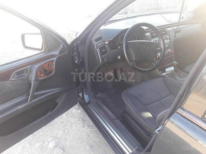 Mercedes E 240 1999, 336,100 km - 2.4 л - Bakı