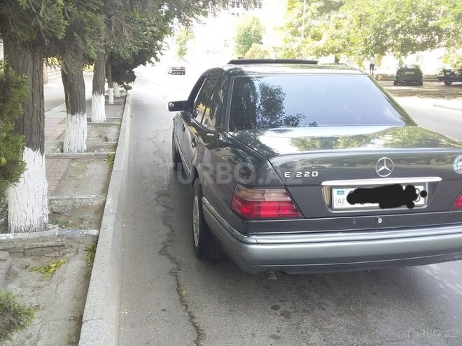 Mercedes E 220 1995, 420,000 km - 2.2 l - Bakı