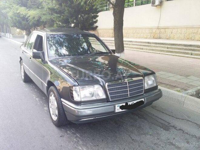 Mercedes E 220 1995, 420,000 km - 2.2 l - Bakı