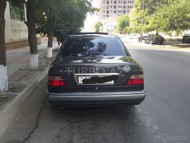 Mercedes E 220 1995, 420,000 km - 2.2 l - Bakı