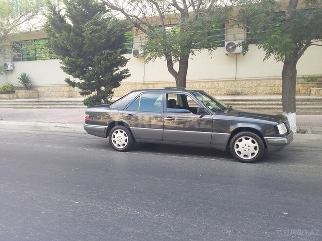 Mercedes E 220 1995, 420,000 km - 2.2 l - Bakı