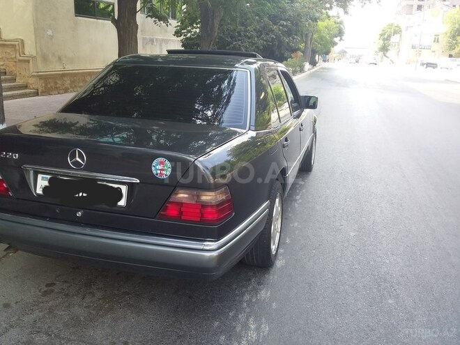 Mercedes E 220 1995, 420,000 km - 2.2 l - Bakı