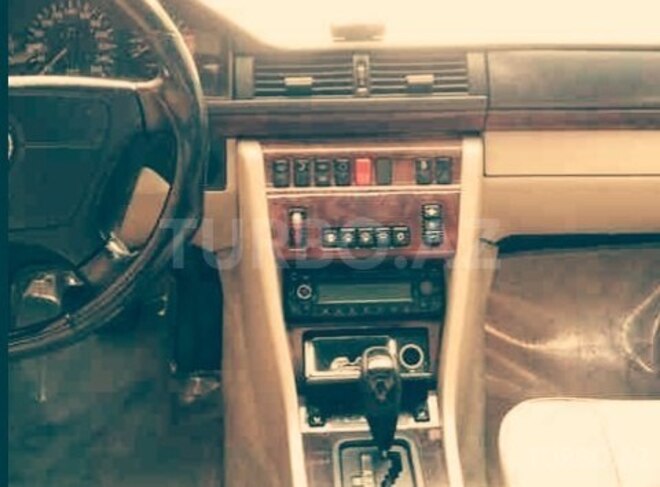 Mercedes E 420 1993, 180,000 km - 4.2 l - Bakı