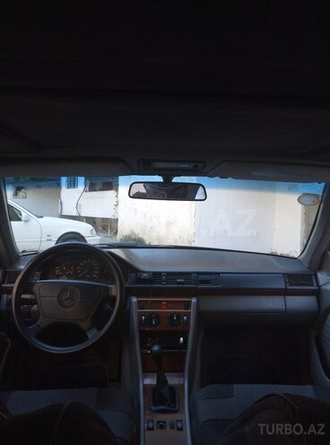 Mercedes E 200 1991, 195,000 km - 2.0 l - Bakı