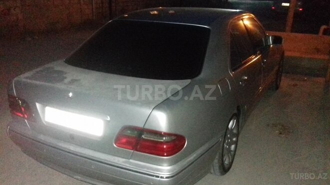 Mercedes E 240 1999, 320,000 km - 2.6 l - Bakı