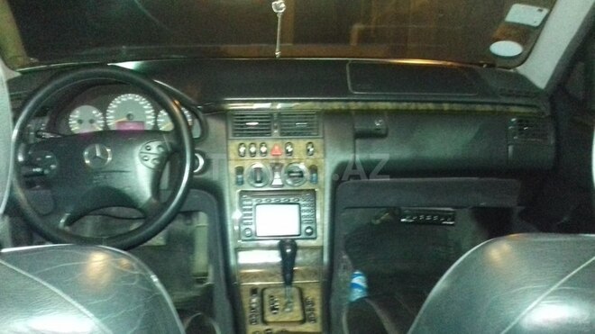 Mercedes E 240 1999, 320,000 km - 2.6 l - Bakı