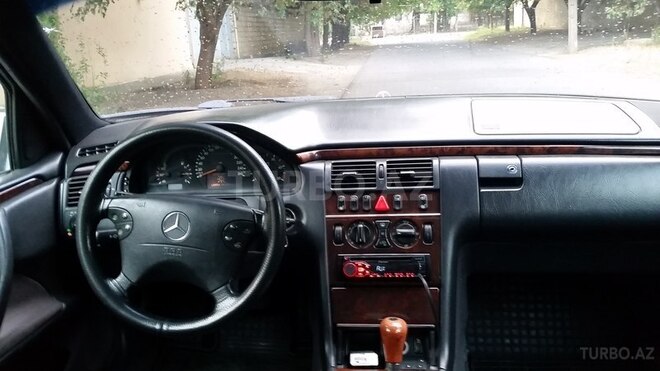 Mercedes E 270 2000, 262,000 km - 2.7 l - Bakı