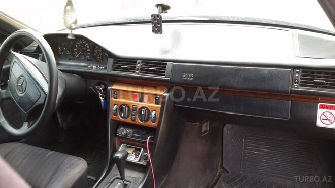 Mercedes E 220 1993, 399,520 km - 2.2 л - Bakı