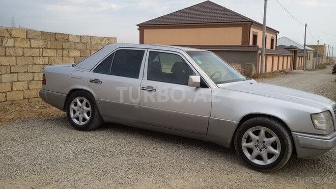 Mercedes E 220 1993, 399,520 km - 2.2 л - Bakı