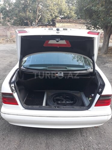 Mercedes E 240 2001, 270,000 km - 2.6 л - Gəncə