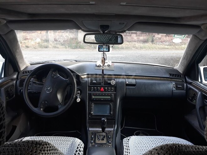 Mercedes E 240 2001, 270,000 km - 2.6 л - Gəncə