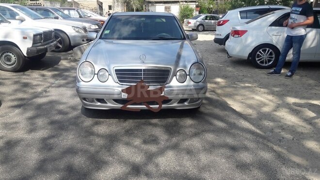 Mercedes E 240 2001, 250,000 km - 2.6 l - Bakı