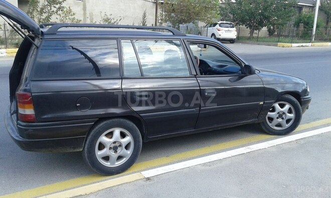 Opel Astra 1995, 200,000 km - 1.6 l - Sumqayıt