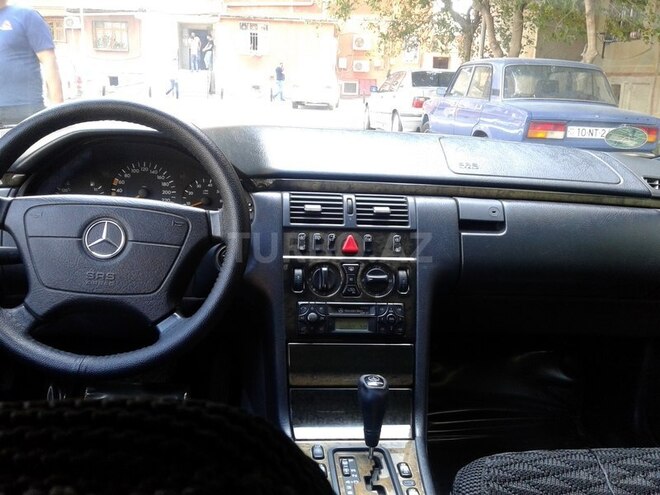 Mercedes E 240 1999, 250,000 km - 2.4 l - Bakı