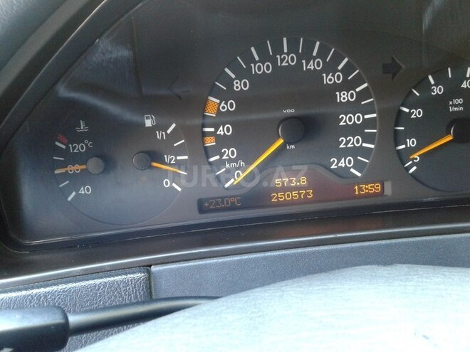 Mercedes E 240 1999, 250,000 km - 2.4 l - Bakı