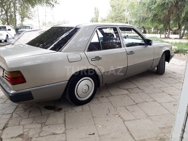 Mercedes E 200 1990, 400,568 km - 2.0 l - Bakı