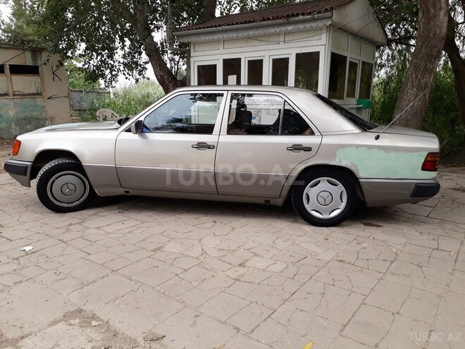 Mercedes E 200 1990, 400,568 km - 2.0 l - Bakı