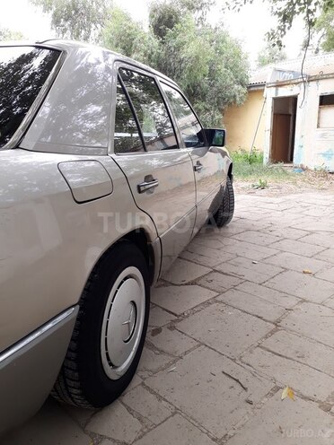 Mercedes E 200 1990, 400,568 km - 2.0 l - Bakı