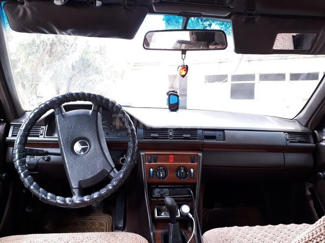 Mercedes E 200 1990, 400,568 km - 2.0 l - Bakı