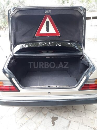 Mercedes E 200 1990, 400,568 km - 2.0 l - Bakı
