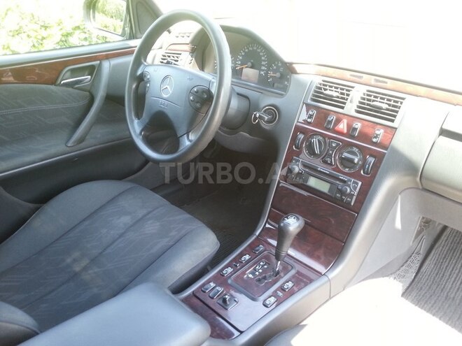 Mercedes E 240 2000, 270,235 km - 2.4 l - Sumqayıt
