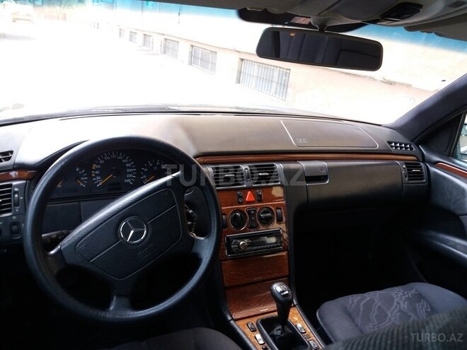 Mercedes E 200 1998, 357,000 km - 2.0 l - Sumqayıt