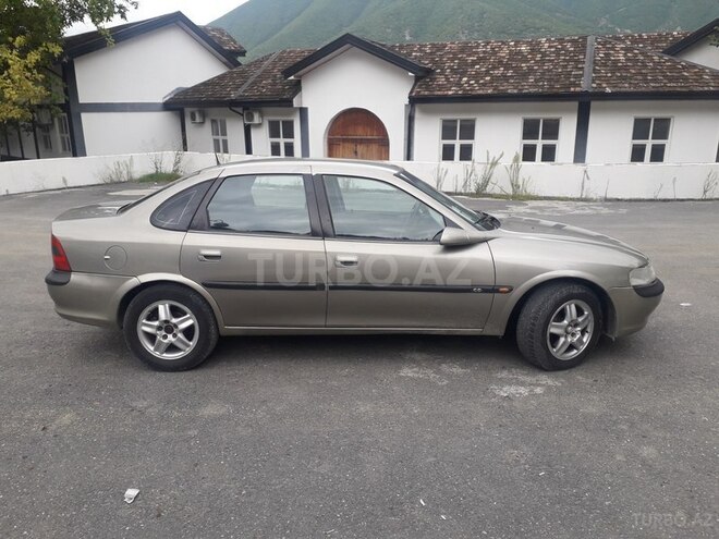Opel Vectra 1995, 150,000 km - 2.0 l - Şəki