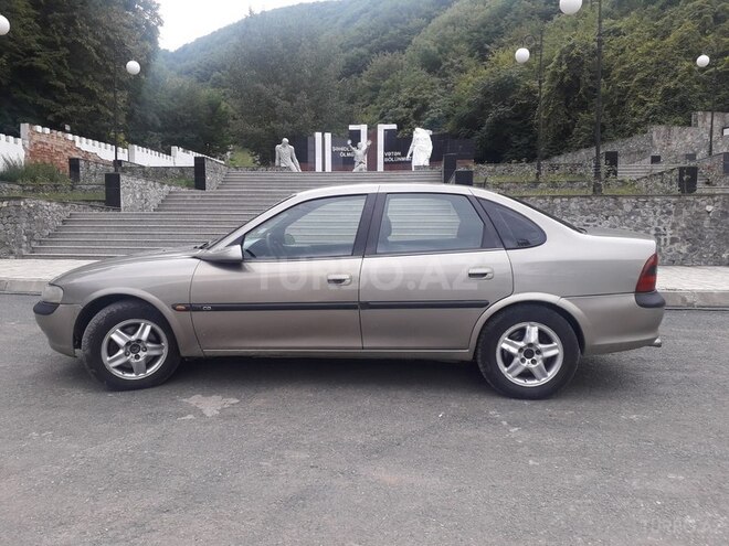 Opel Vectra 1995, 150,000 km - 2.0 l - Şəki