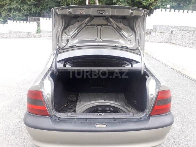 Opel Vectra 1995, 150,000 km - 2.0 l - Şəki