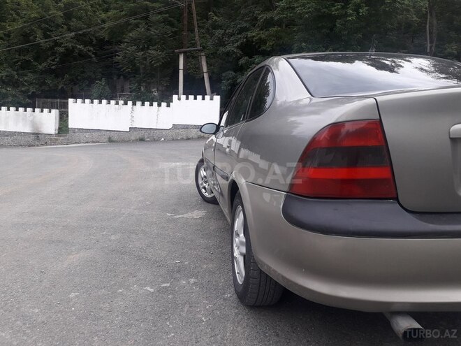 Opel Vectra 1995, 150,000 km - 2.0 l - Şəki