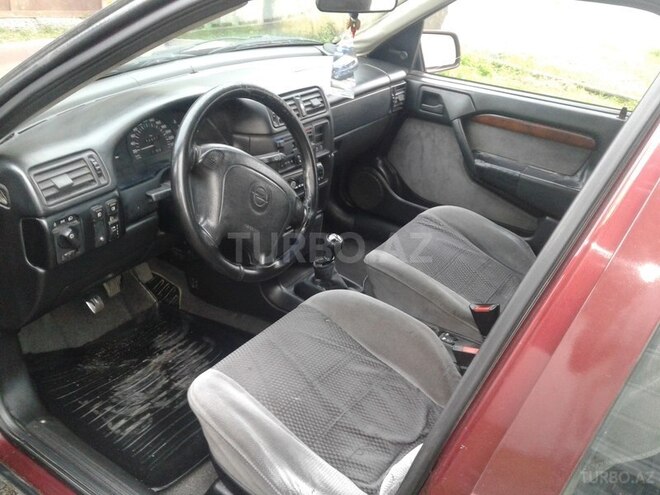 Opel Vectra 1994, 248,000 km - 2.0 l - Zaqatala