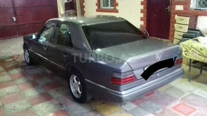 Mercedes E 250 1993, 300,000 km - 2.5 l - Bakı