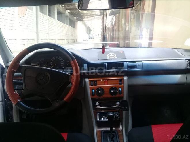 Mercedes E 250 1993, 300,000 km - 2.5 l - Bakı