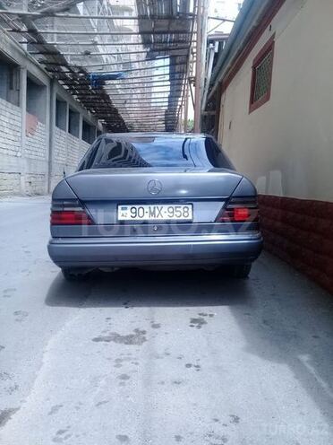 Mercedes E 250 1993, 300,000 km - 2.5 l - Bakı