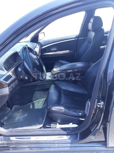BMW 745 2003, 215,000 km - 4.4 l - Mingəçevir