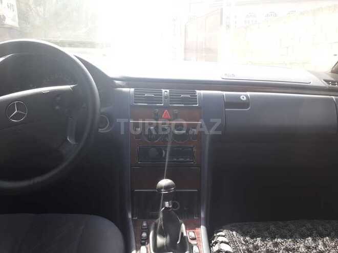 Mercedes E 200 2001, 385,000 km - 2.2 l - Bakı