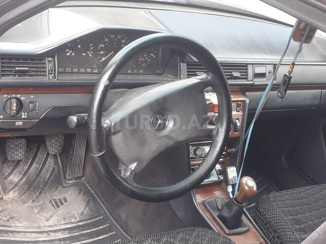 Mercedes E 250 1991, 7,222 km - 2.5 л - Bakı