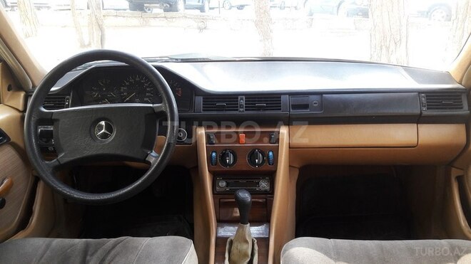 Mercedes E 230 1987, 400,000 km - 1.5 л - Bakı